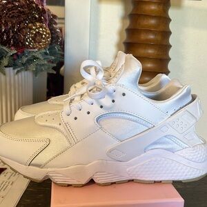 Nike Men’s Hurachi White 10 1/2